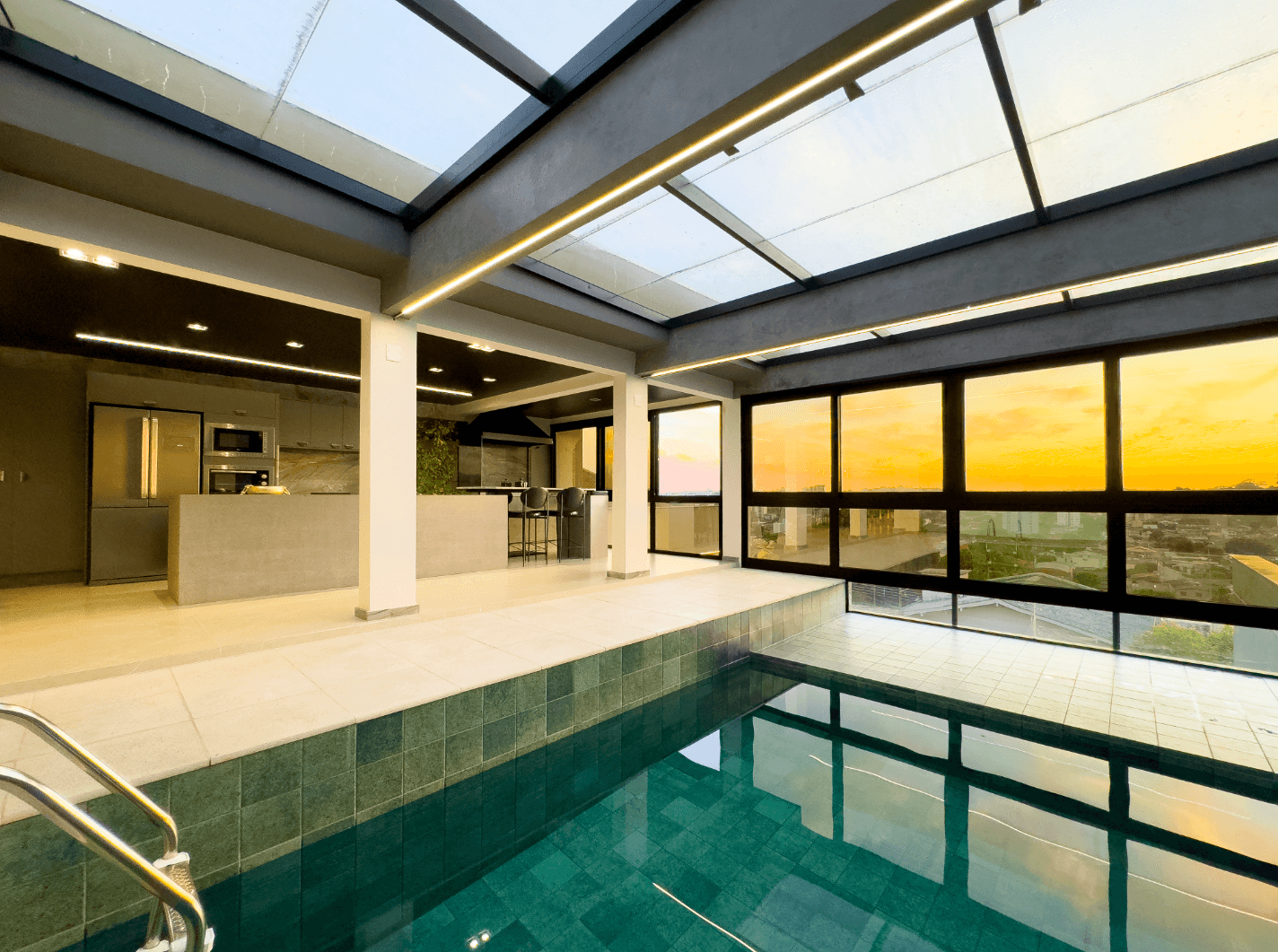 CASA MAGNÍFICA com 03 dormitórios, piscina, academia à venda em Novo Hamburgo