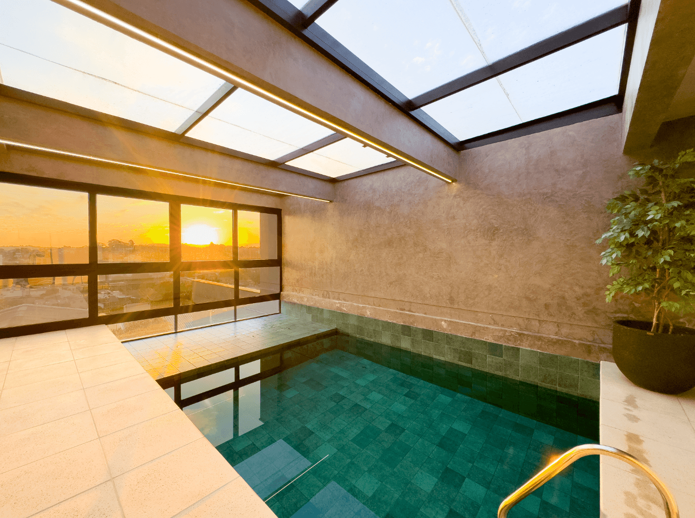 Foto do imóvel CASA MAGNÍFICA com 03 dormitórios, piscina, academia à venda em Novo Hamburgo