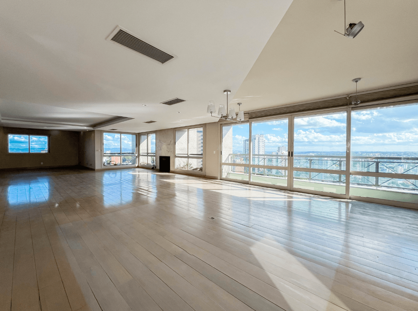 Foto do imóvel Apartamento com 04 dormitórios à venda no Residencial Montenegro em Novo Hamburgo.