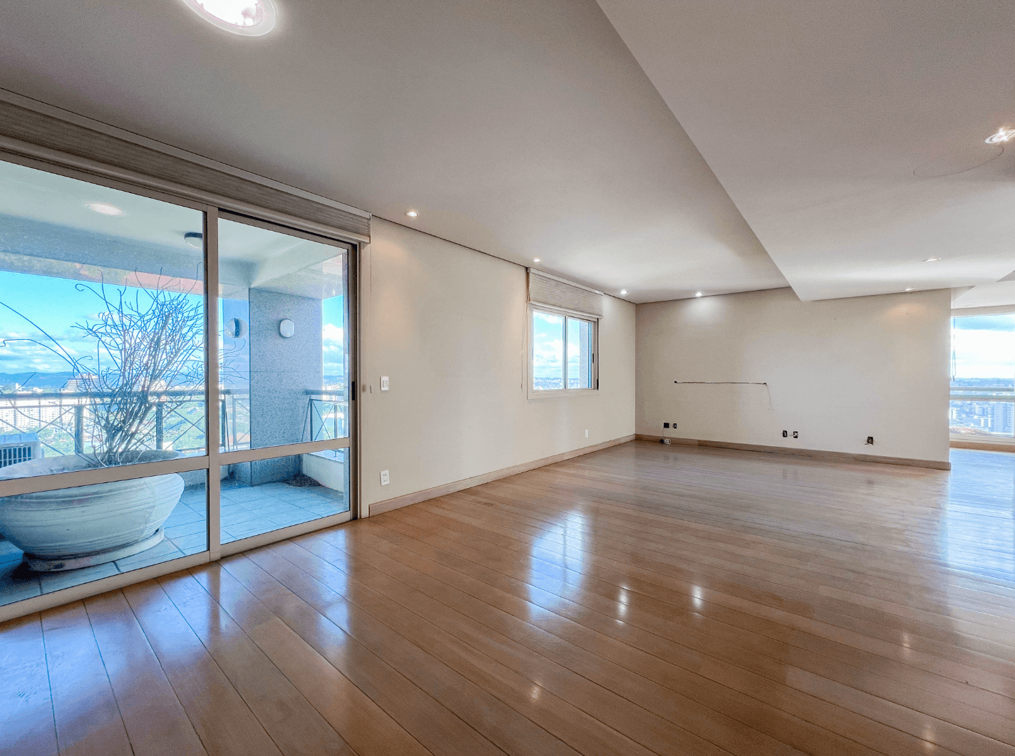 Apartamento com 04 dormitórios à venda no Residencial Montenegro em Novo Hamburgo.