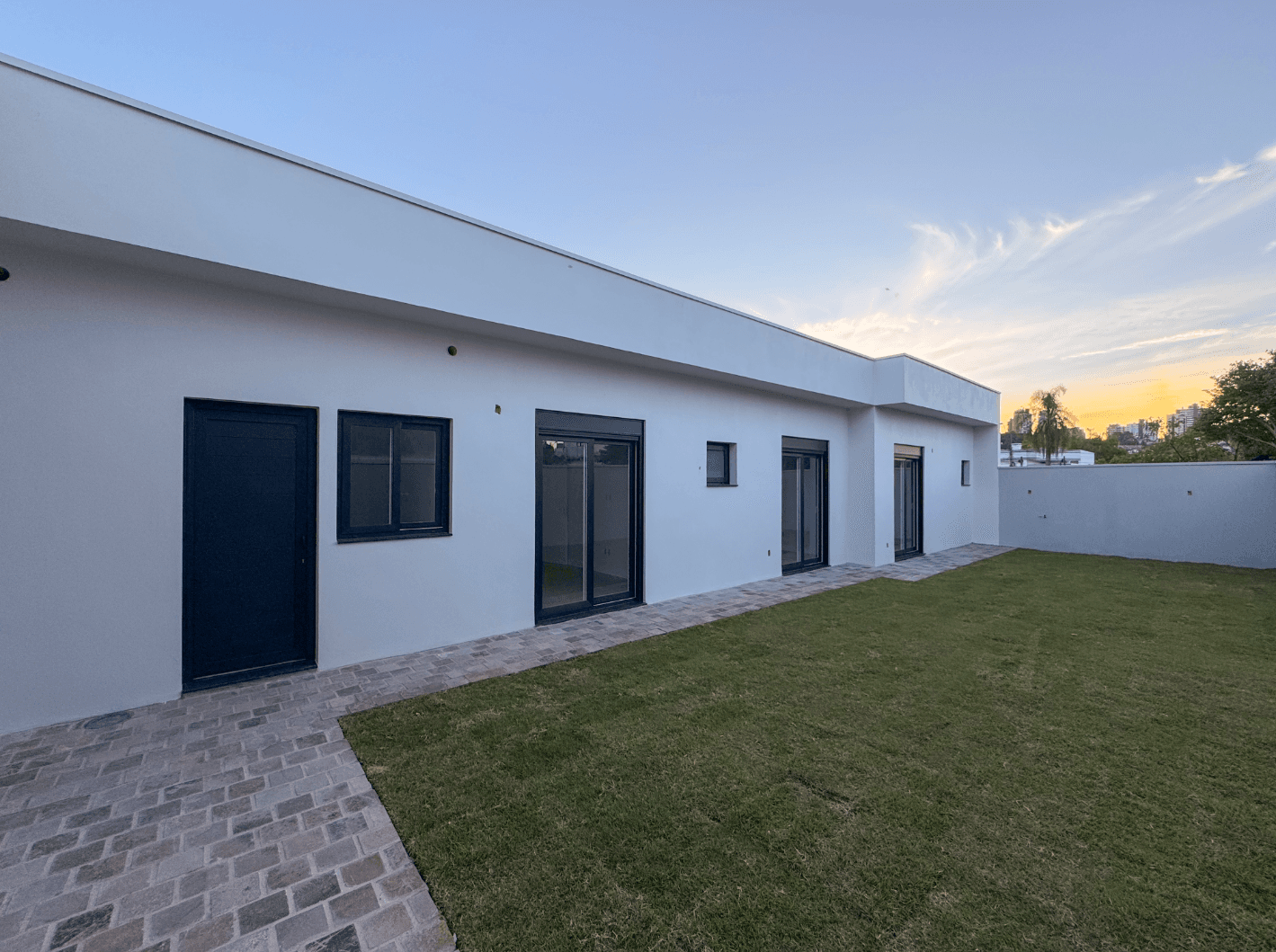 Foto do imóvel CASA PLANA e NOVA com 03 dormitórios à venda no JARDIM MAUÁ aqui em Novo Hamburgo