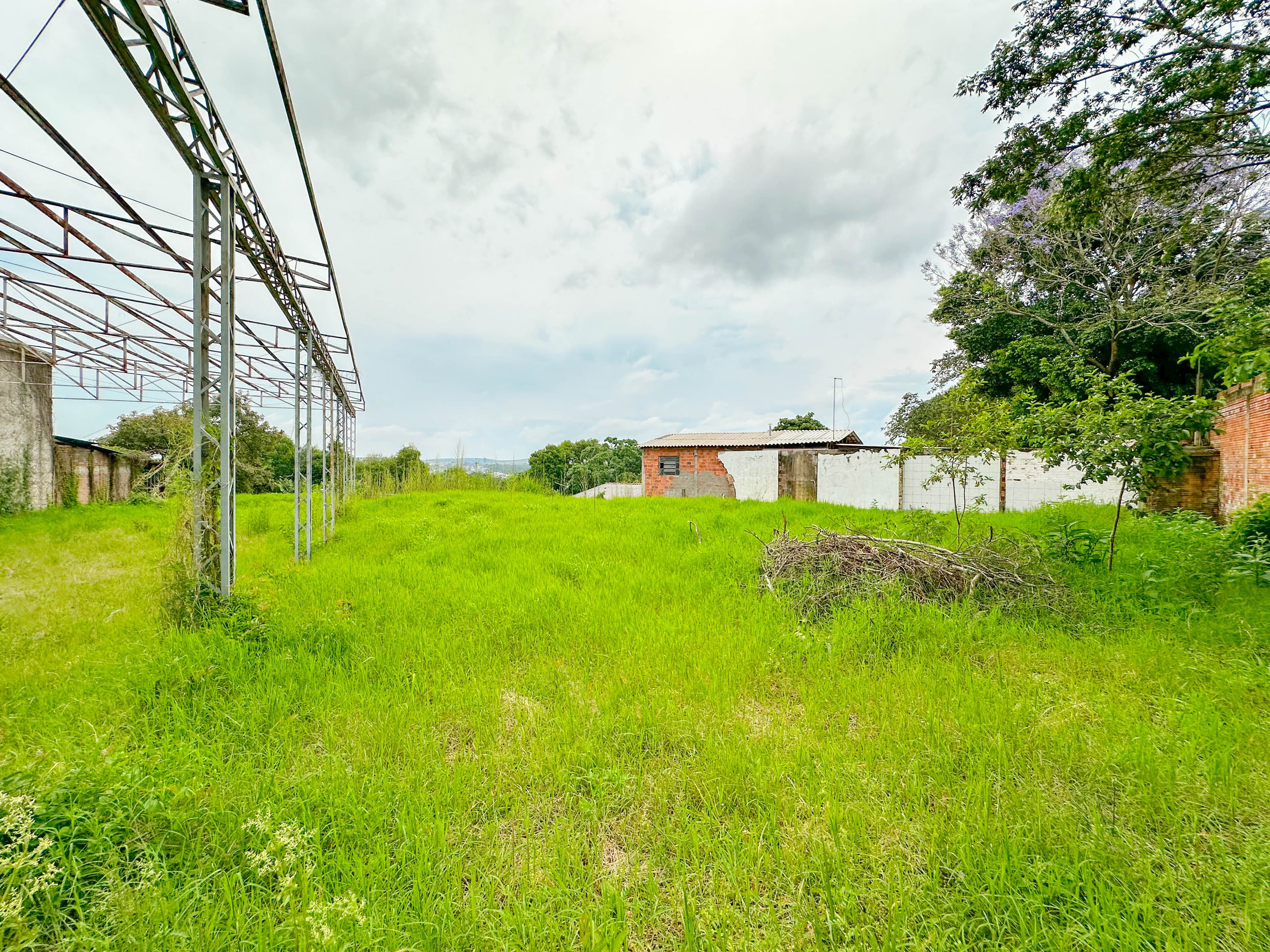 Foto do imóvel Terreno com  1.400m² à venda no bairro Rondônia em Novo Hamburgo