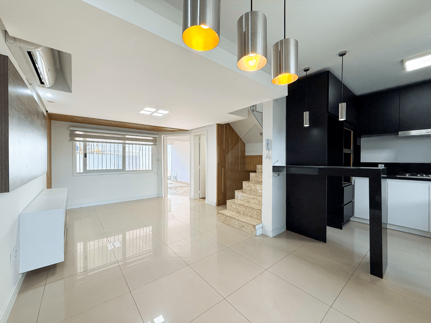 Foto do imóvel Casa em condomínio com 03 dormitórios à venda no bairro Rondônia em Novo Hamburgo
