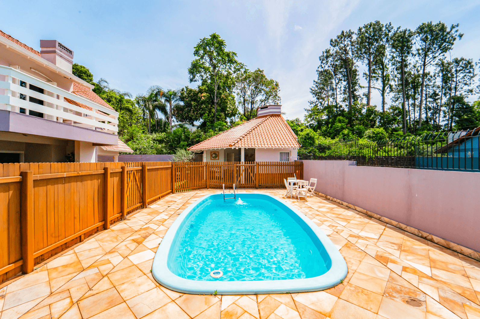 Foto do imóvel Casa piscina, semimobiliada com 05 dormitórios à venda no bairro Canudos em Novo Hamburgo