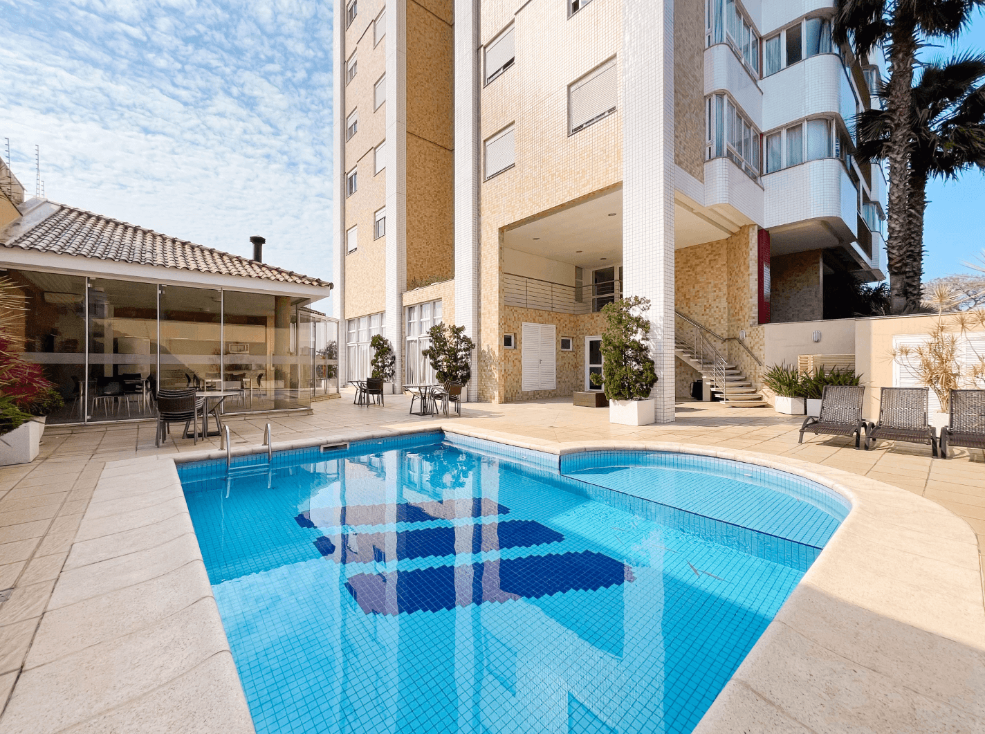 Apartamento SEMI MOBILIADO com 3 dormitórios e 1 SUÍTE  à venda no bairro Guarani e Novo Hamburgo
