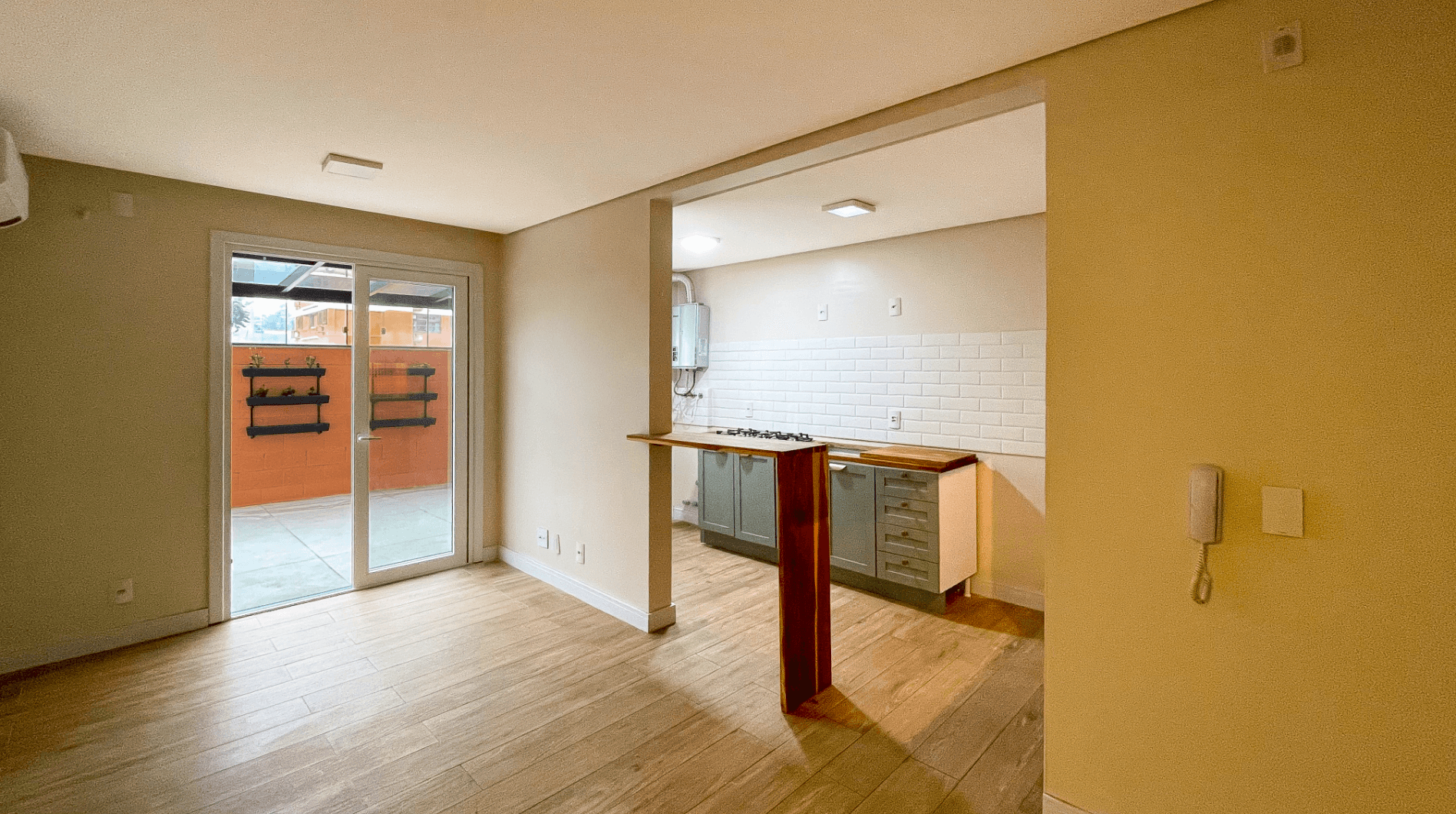 Foto do imóvel Apartamento SEMI MOBILIADO com 02 dormitórios sendo 01 SUÍTE à venda no Centro de Novo Hamburgo