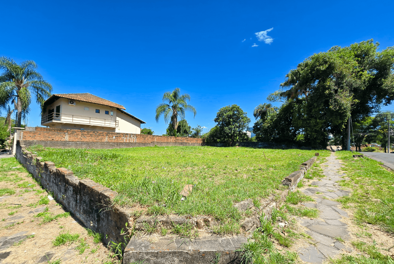 Foto do imóvel Terreno PLANO e ASFALTADO à venda no bairro Jardim Mauá em Novo Hamburgo
