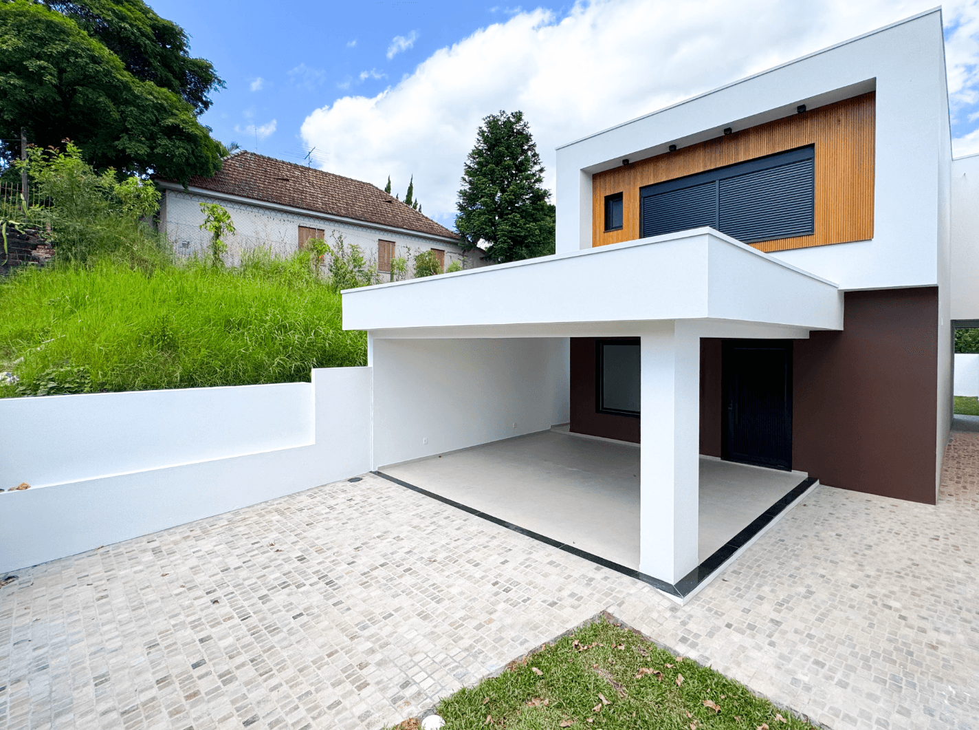 Foto do imóvel Casa NOVA com AMPLO QUINTAL e 03 suítes no bairro Hamburgo Velho em Novo Hamburgo