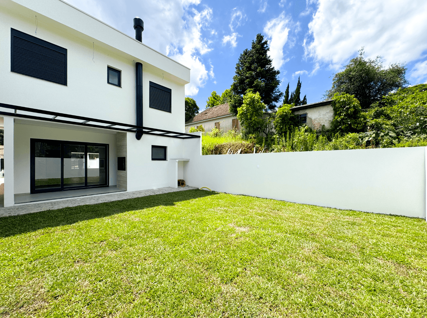 Foto do imóvel Casa NOVA com AMPLO QUINTAL e 03 suítes no bairro Hamburgo Velho em Novo Hamburgo