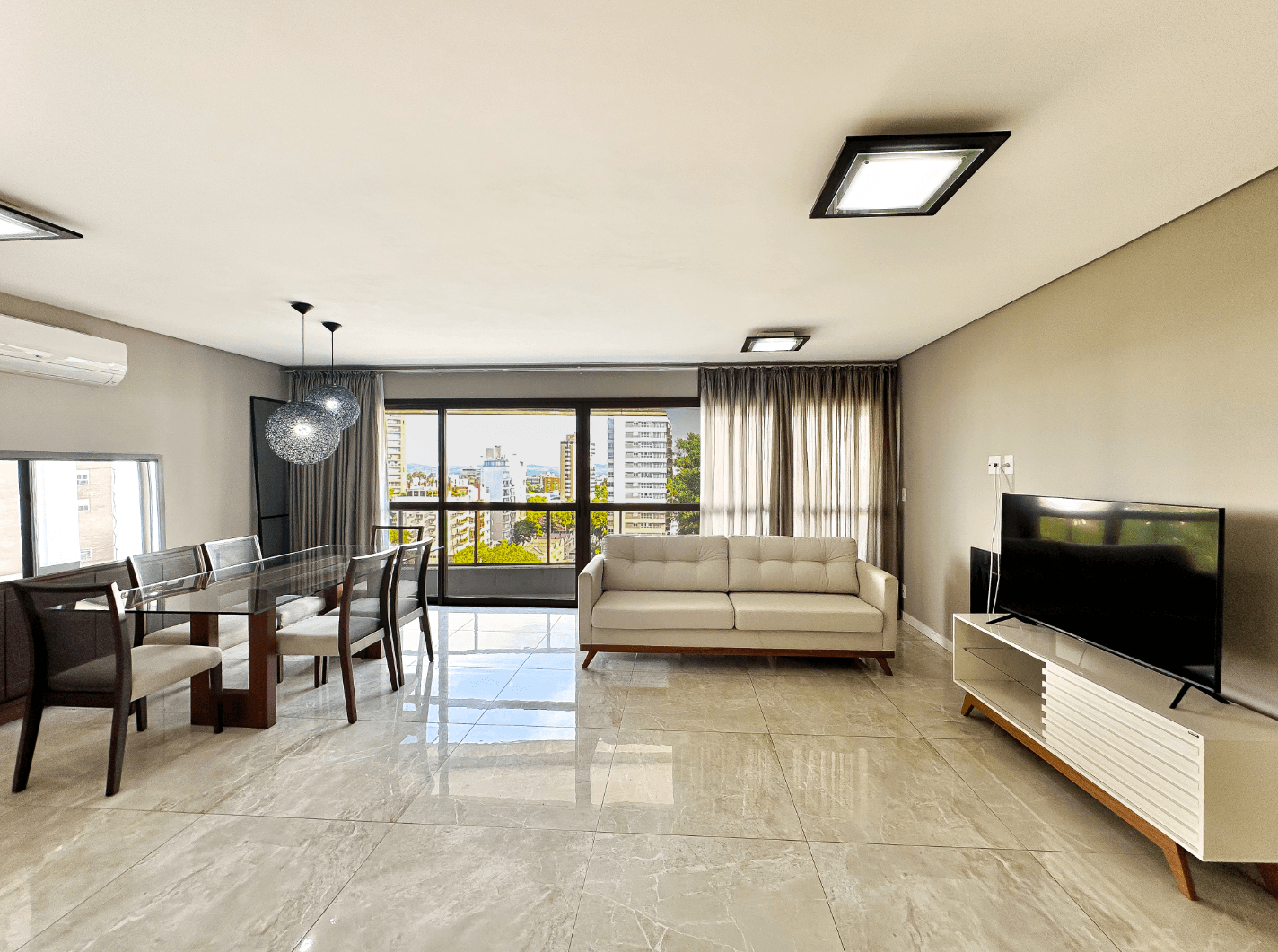 APARTAMENTO SEMI MOBILIADO com 03 SUÍTES à venda no Centro de Novo Hamburgo