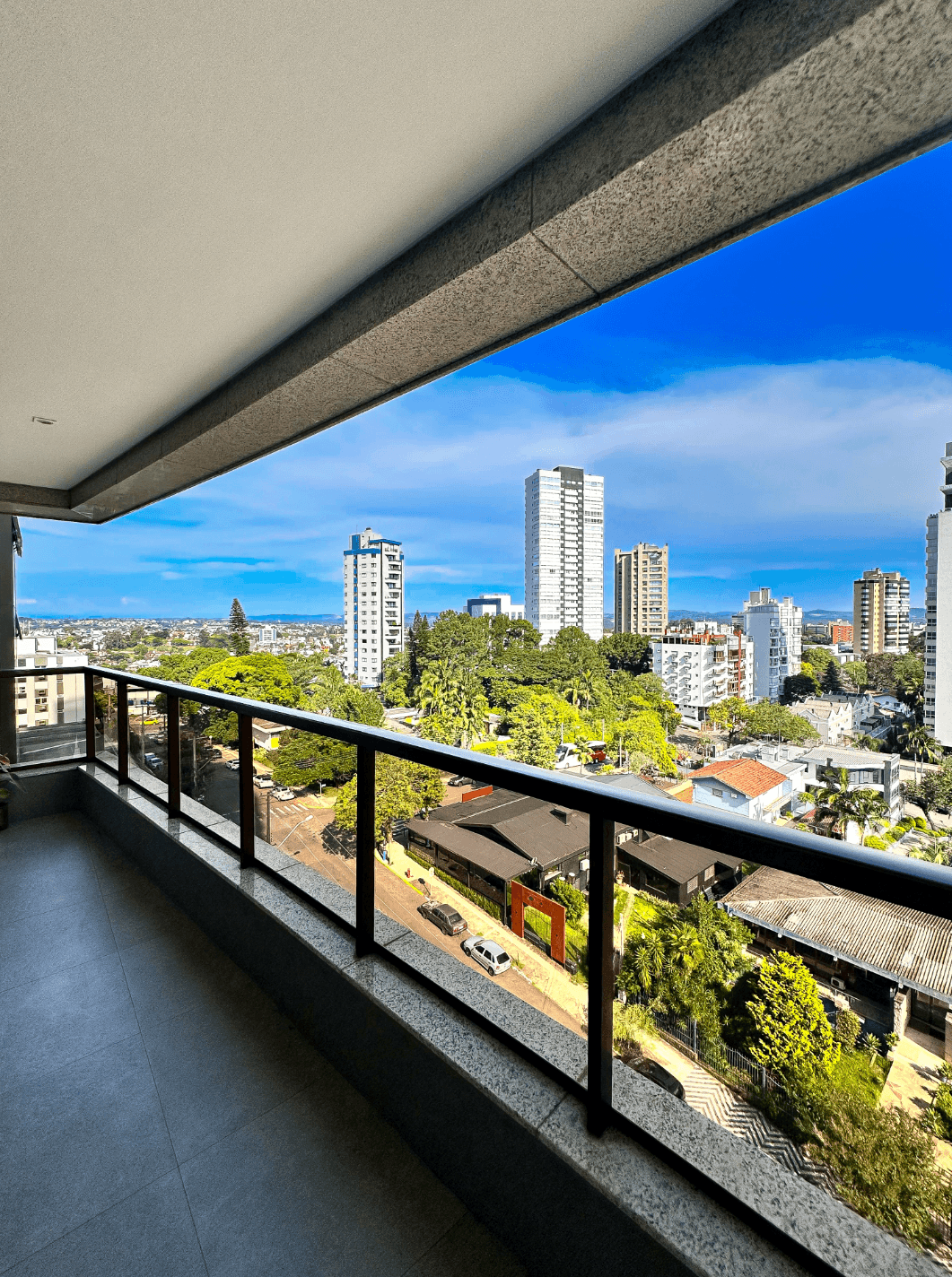 APARTAMENTO SEMI MOBILIADO com 03 SUÍTES à venda no Centro de Novo Hamburgo