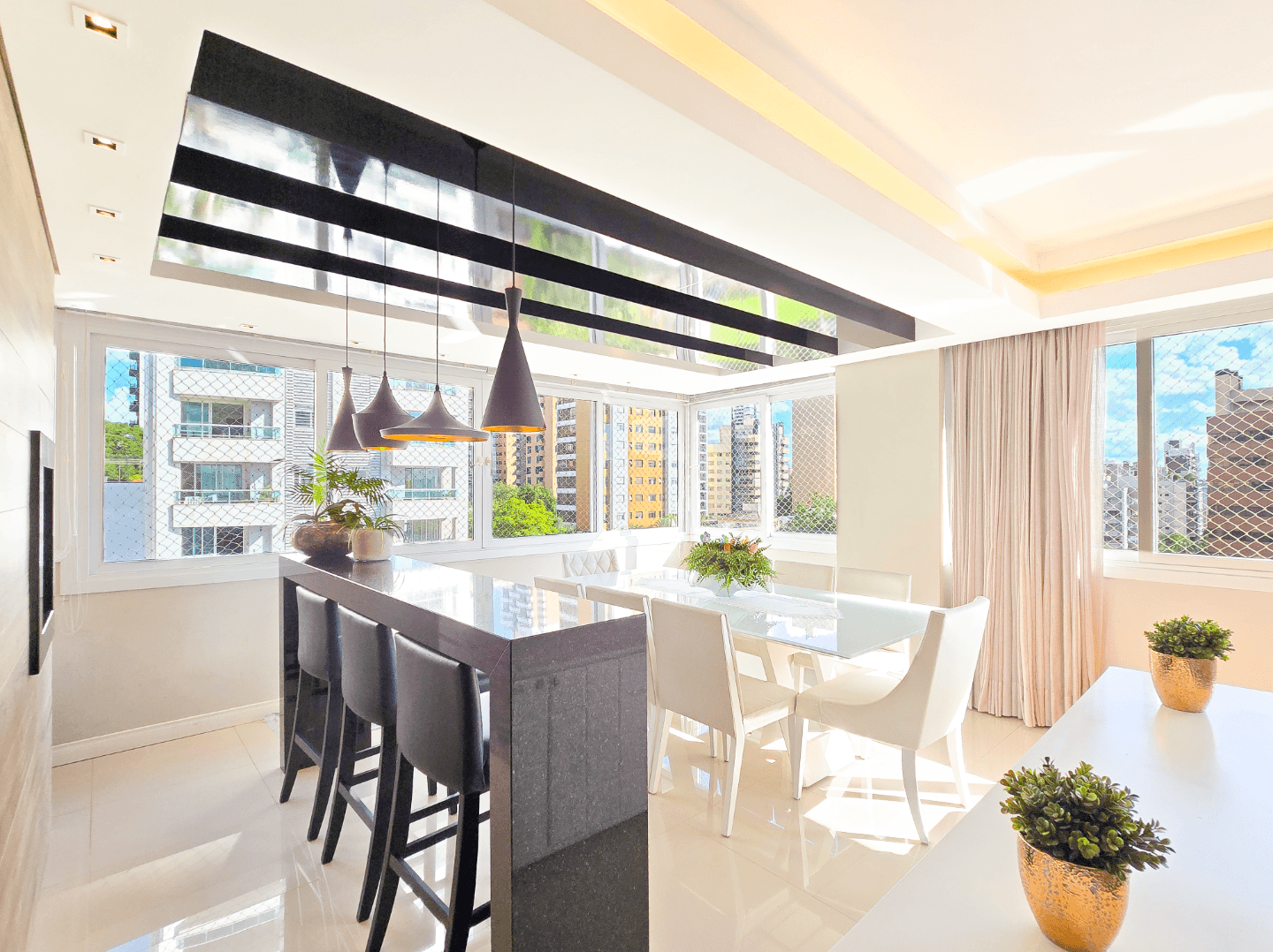 Apartamento SEMIMOBILIADO com 03 dormitórios sendo 01 suíte à venda no Centro de Novo Hamburgo