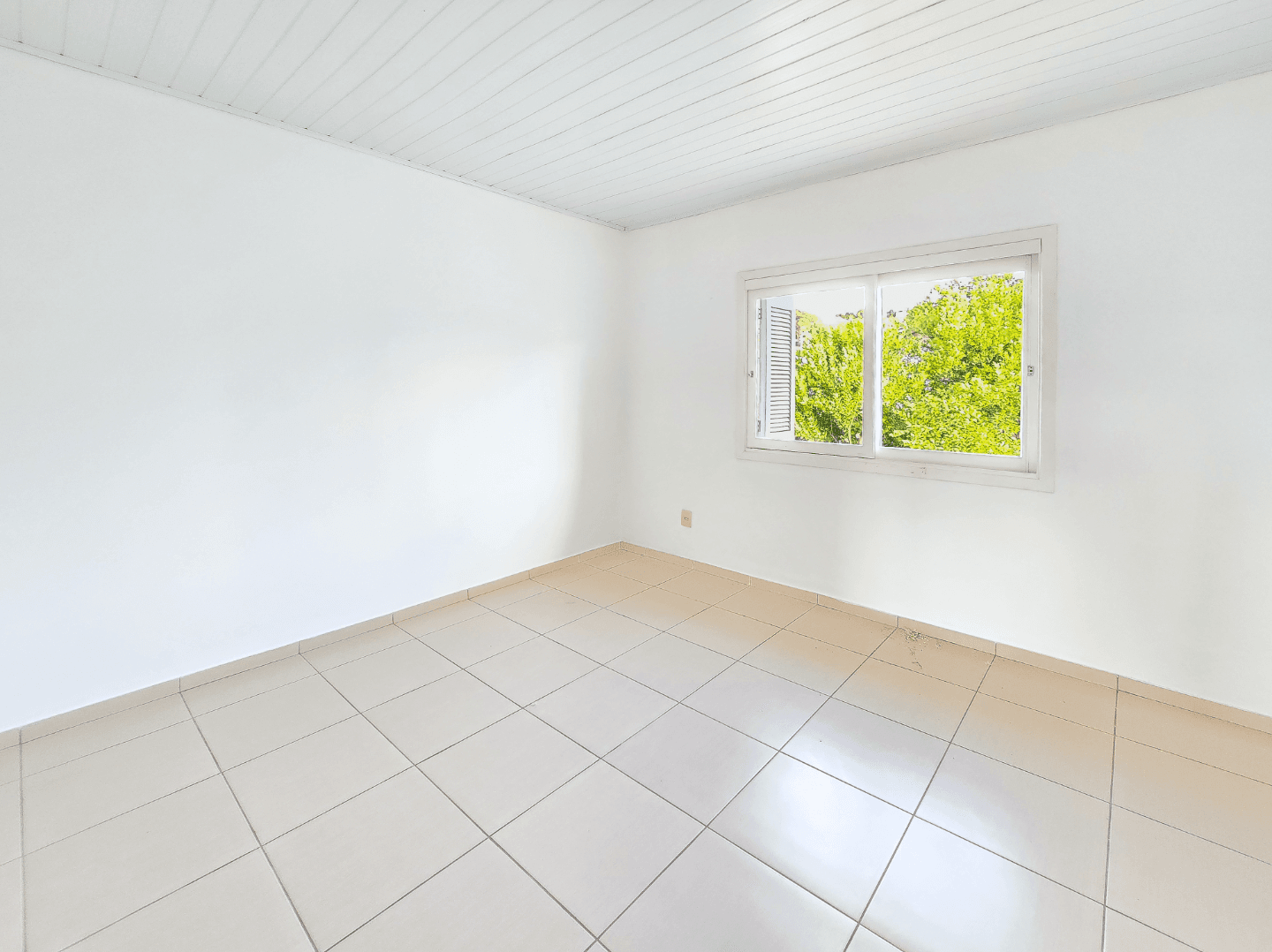 Casa com 02 dormítórios e 03 vagas de garagem à venda no bairro Rincão em Novo Hamburgo