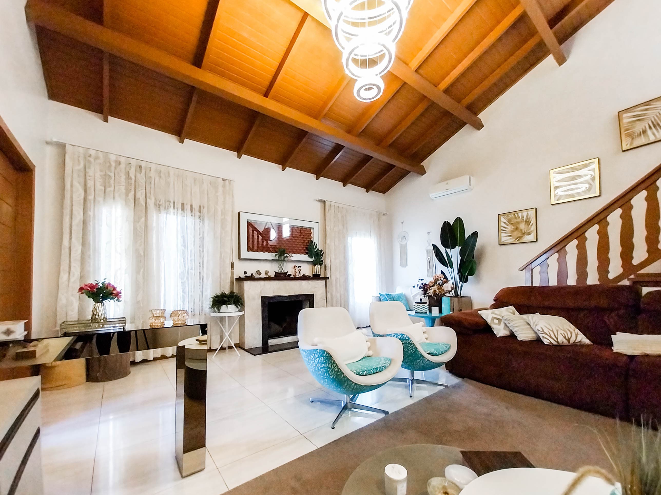 Casa AMPLA, 03 dormitórios, à venda no Bairro São Jorge em Novo Hamburgo.