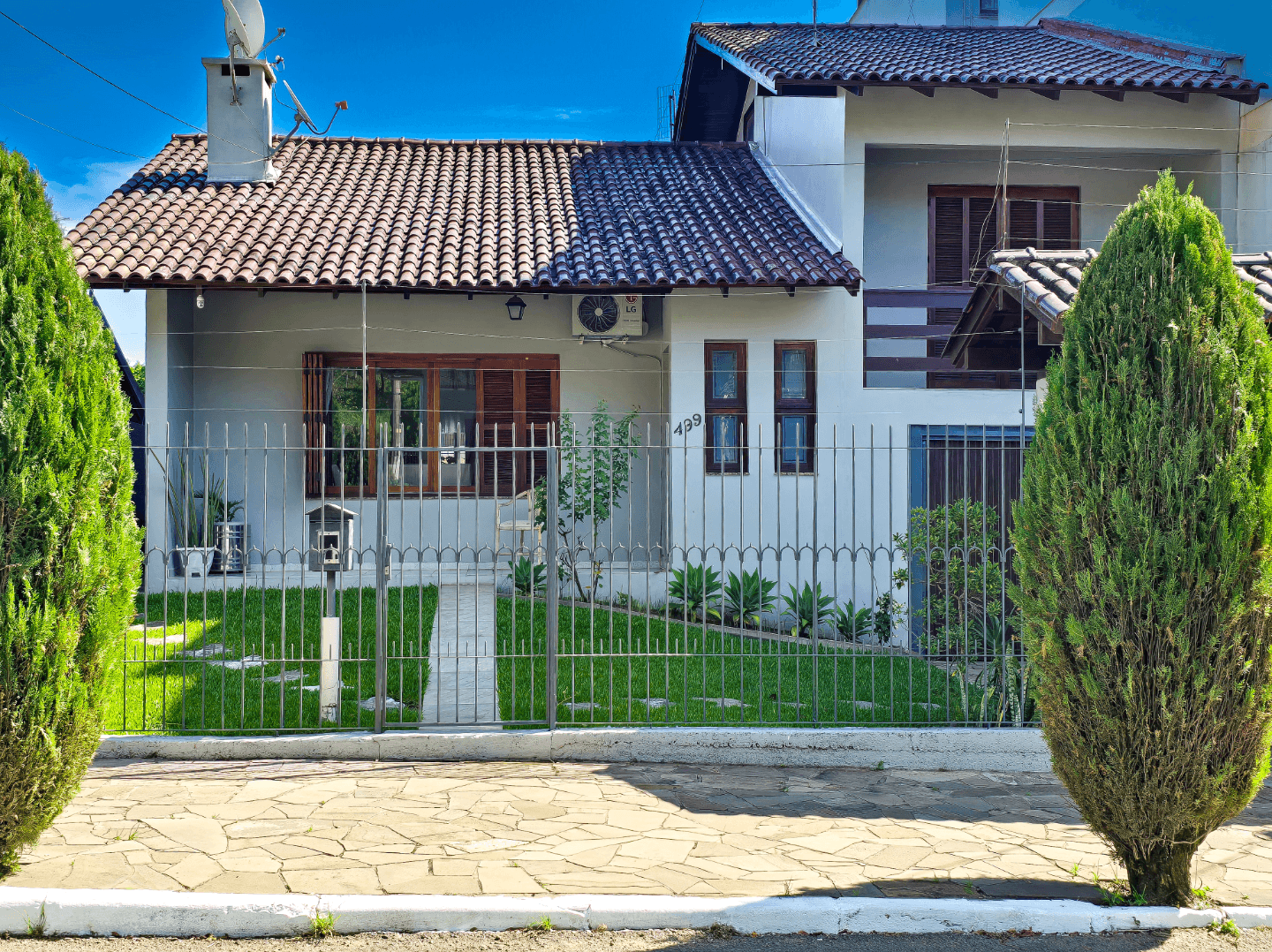 Casa SEMI MOBILIADA com 02 dormitórios à venda no bairro Boa Vista em Novo Hamburgo