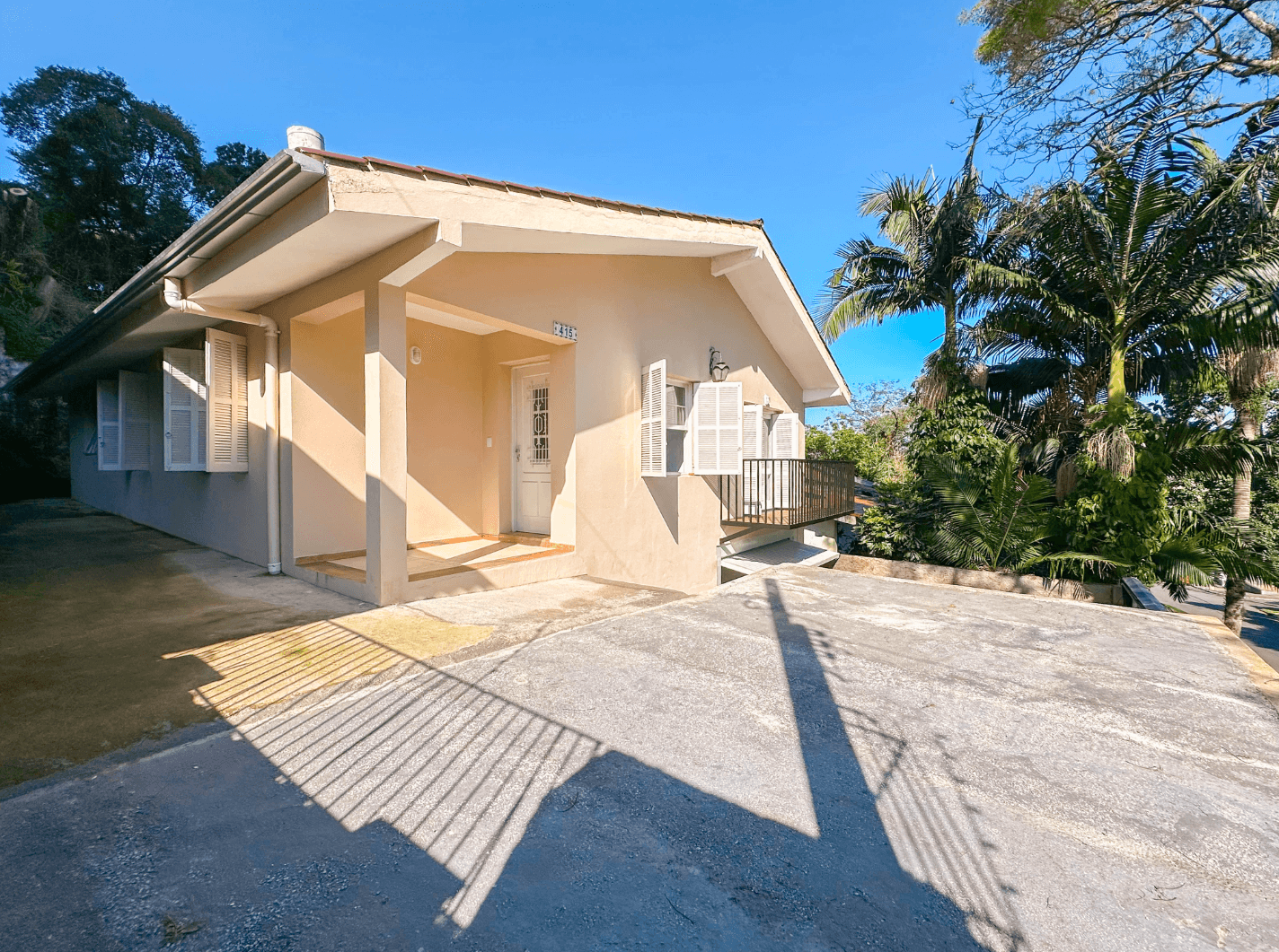 Casa com 03 dormitórios à venda no bairro Vila Nova em Novo Hamburgo