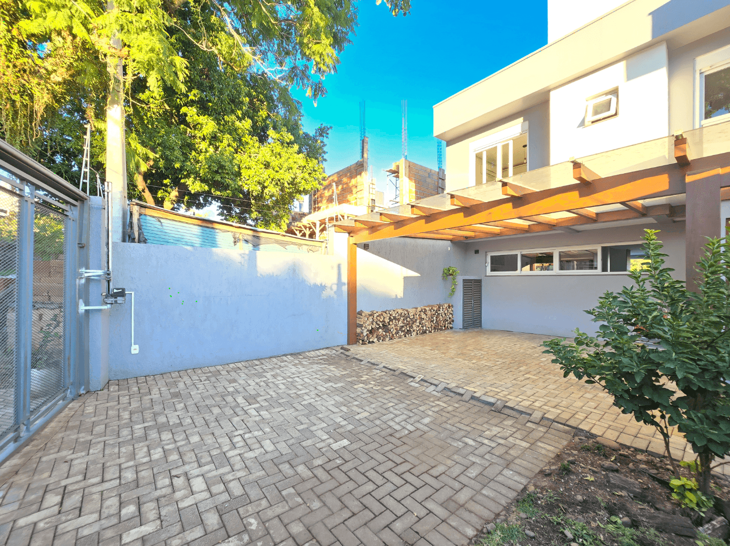 CASA MOBILIADA COM 03 DORMITÓRIOS no bairro Boa Vista em Novo Hamburgo