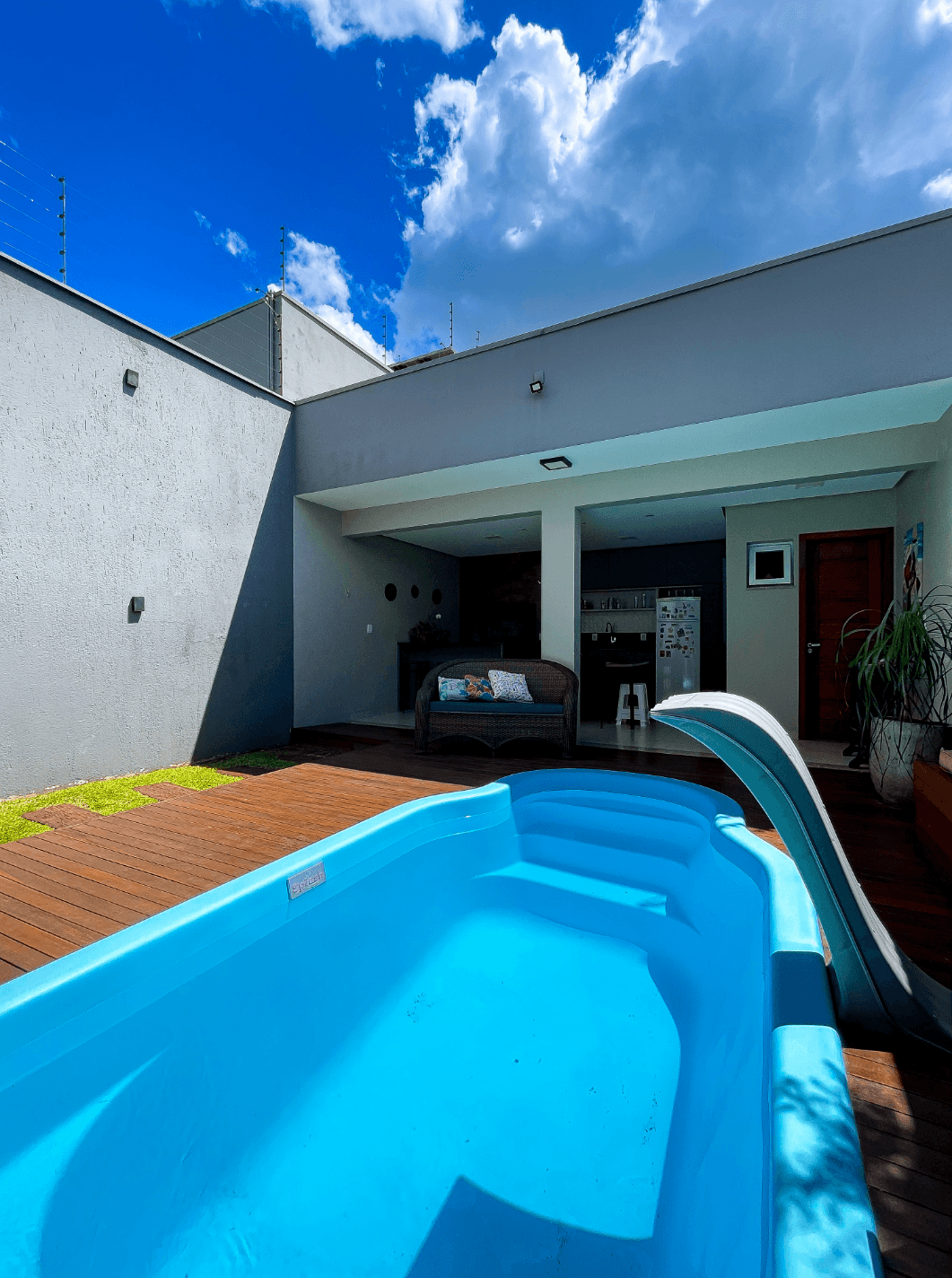 CASA SEMI MOBILIADA com 03 SUÍTE à venda no bairro Solar do Campo em Campo Bom