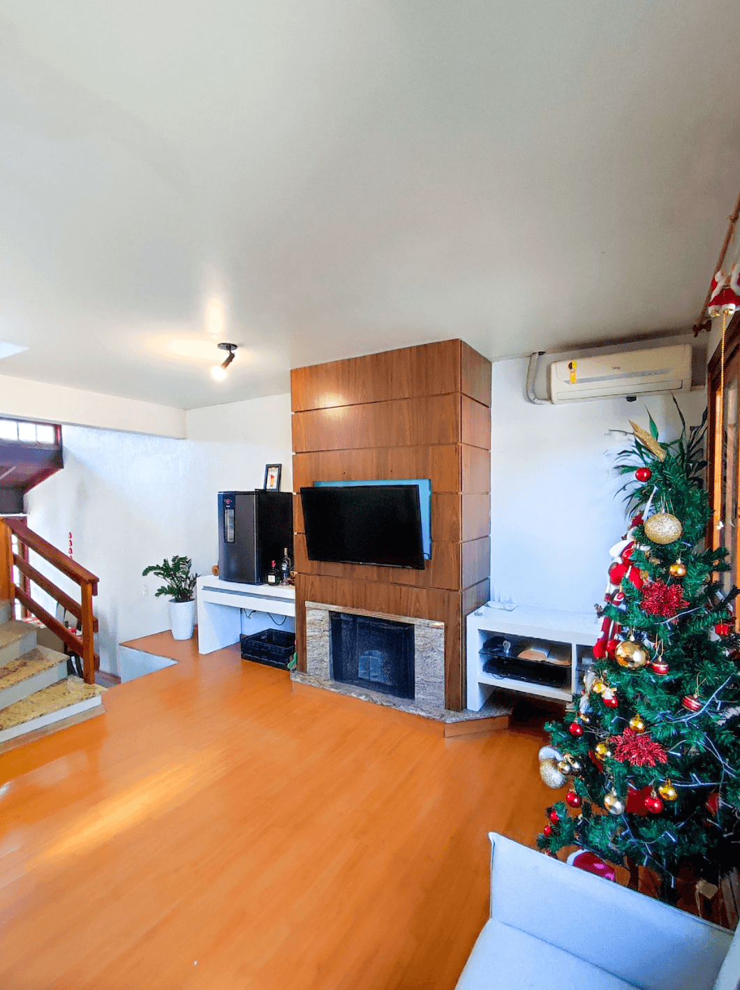 Casa SEMI MOBILIADA com 04 dormitórios sendo 01 SUÍTE à venda no bairro Ouro Branco em Novo Hamburgo