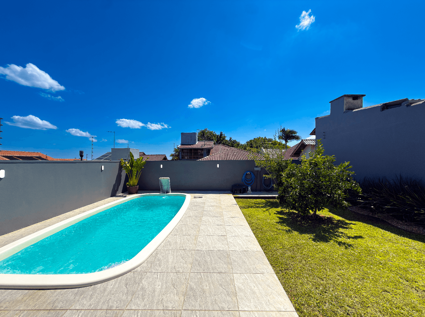 Casa PLANA com 03 dormitórios e PISCINA à venda no bairro Imigrante em Campo Bom